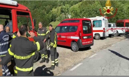 Eugenio Giani, gubernur Tuscany memposting di Facebook bahwa helikopter itu jatuh di daerah pegunungan di perbatasan antara Tuscany, Emilia Romagna.