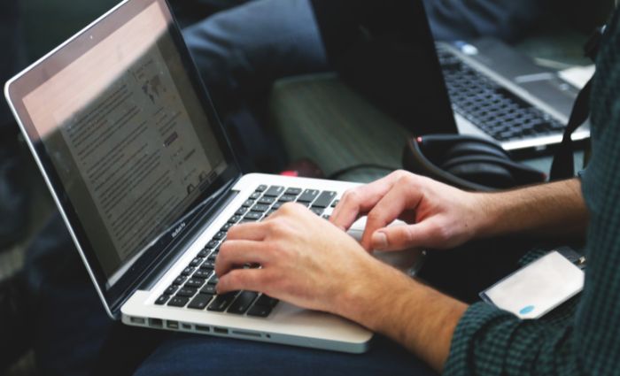 scriitor independent