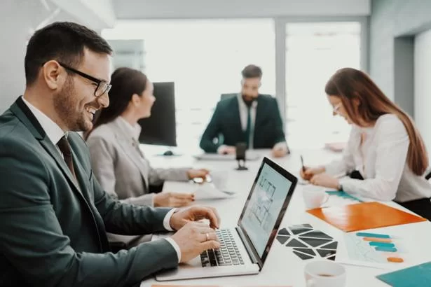 Trei moduri în care antreprenorii se pot adapta la dinamica pieței în schimbare