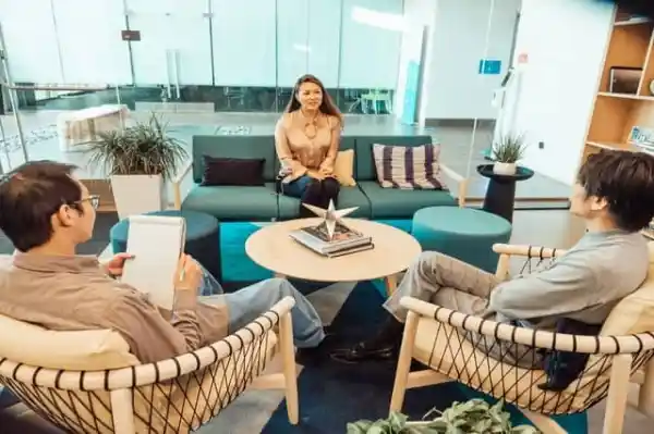 一般的な就職の面接の質問とあなたの採用担当者を驚かせるためにそれらに答える方法