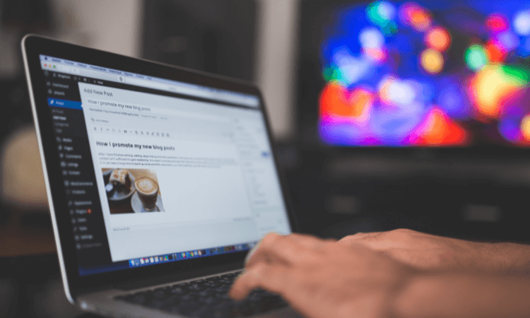 mann freiberuflicher schreibposten