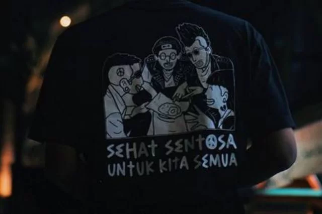 Sfaturi pentru a face o declarație de modă folosind un tricou imprimat peste tot