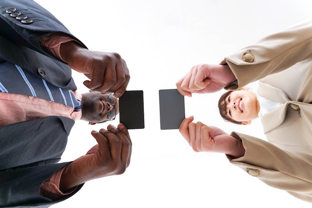 intercambio de tarjetas de visita