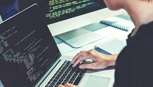 صفات مطور ويب عن بعد جيد