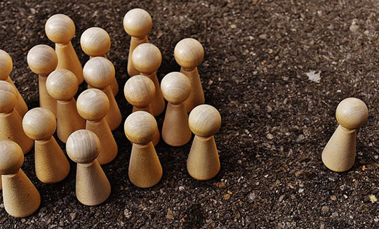 ผู้ติดตาม-Stand-Out-Leader-Win-Success-First