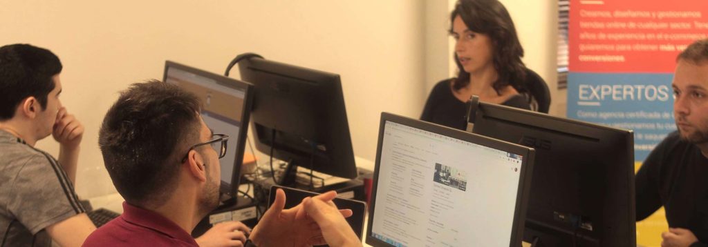 Un'agenzia di sviluppo web ha molti profili digitali