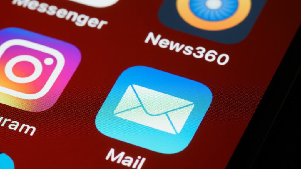 يؤدي البريد الإلكتروني