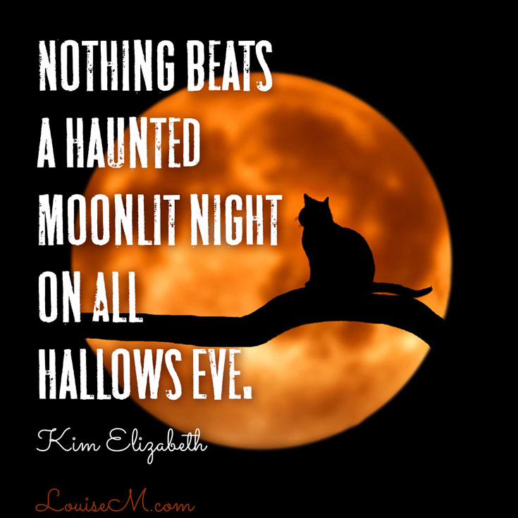 czarny kot przed pomarańczowym księżycem upiorny Halloween cytat obrazu.