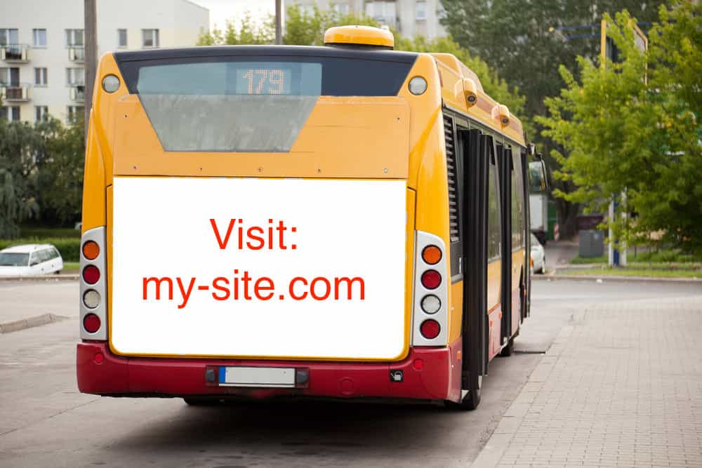 Ônibus com publicidade no site