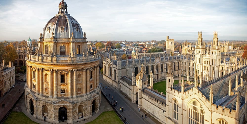 Radcliffe Camera e All Souls College, Universidade de Oxford em Oxford, Reino Unido