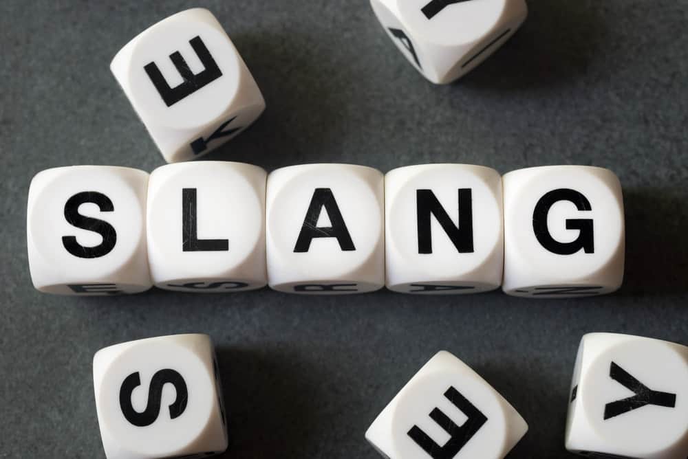 Mot d'argot formé à partir de blocs de scrabble.