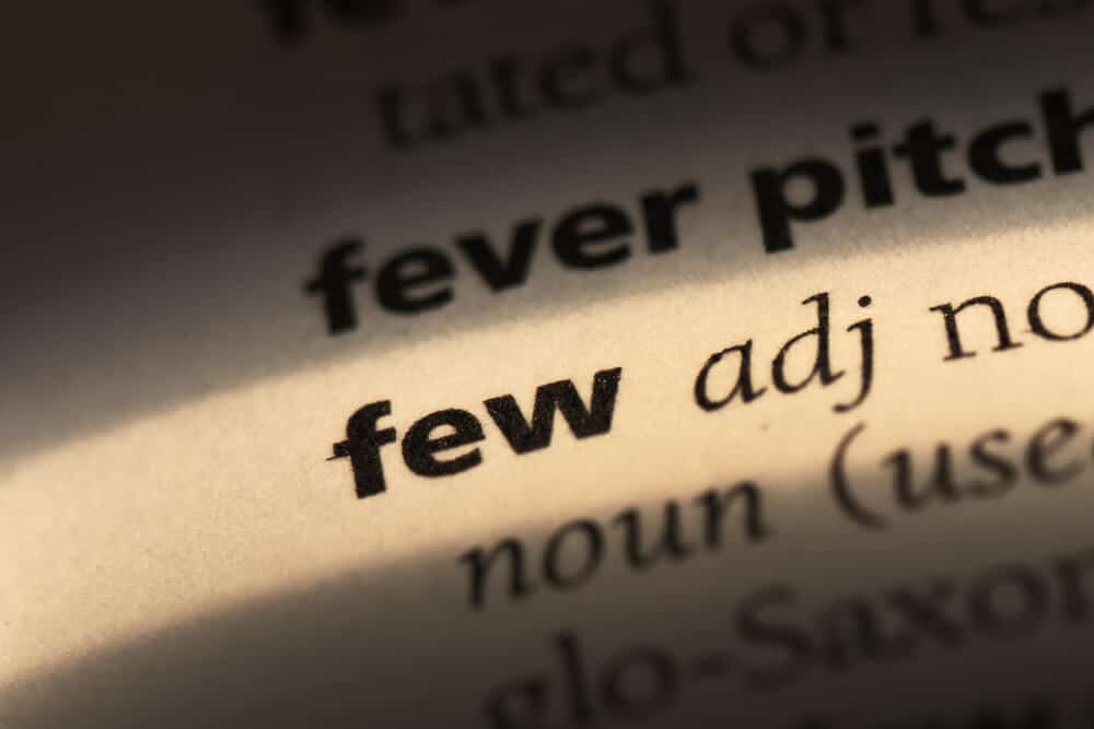 Sözlükte "az" kelimesi vurgulanmıştır.