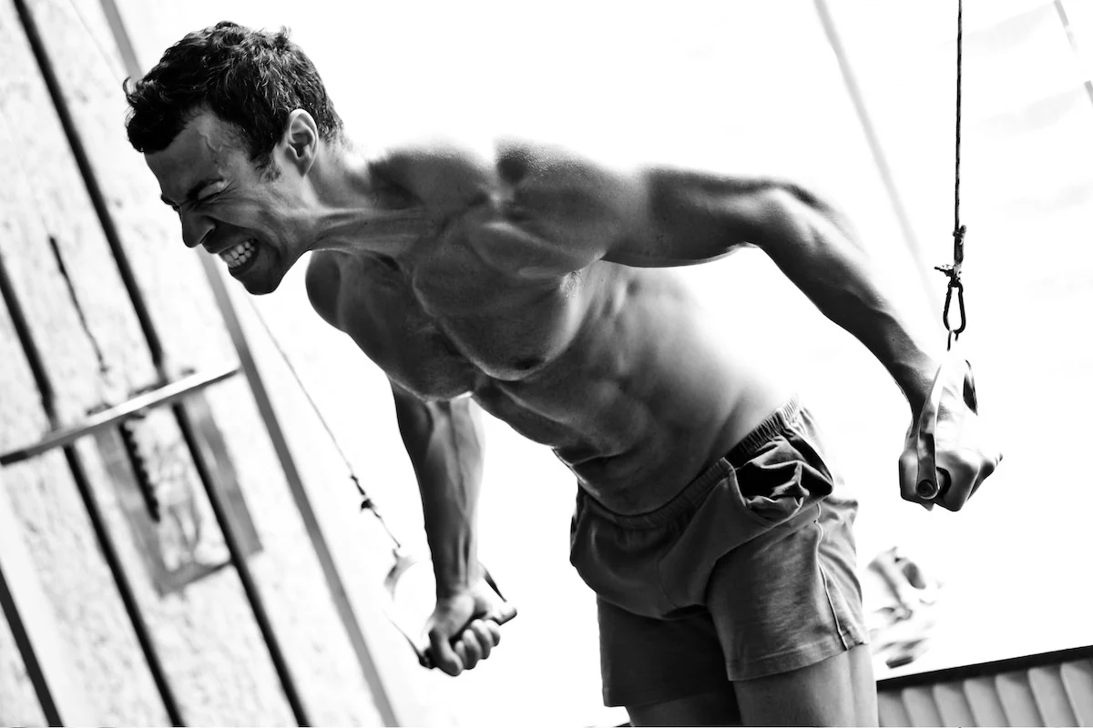 Homem trabalhando super duro