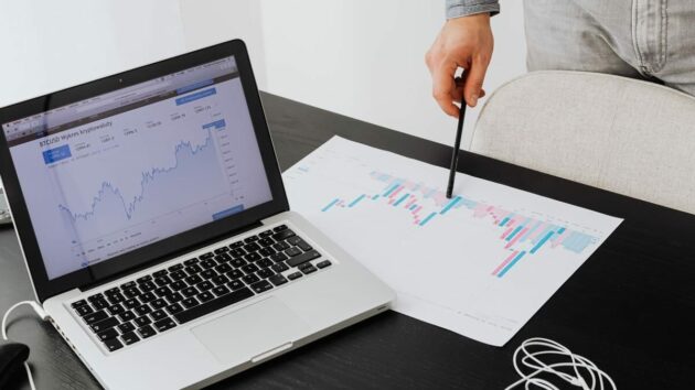 Криптовалюта-данные-управление-электронный-граф-ноутбук-статистика