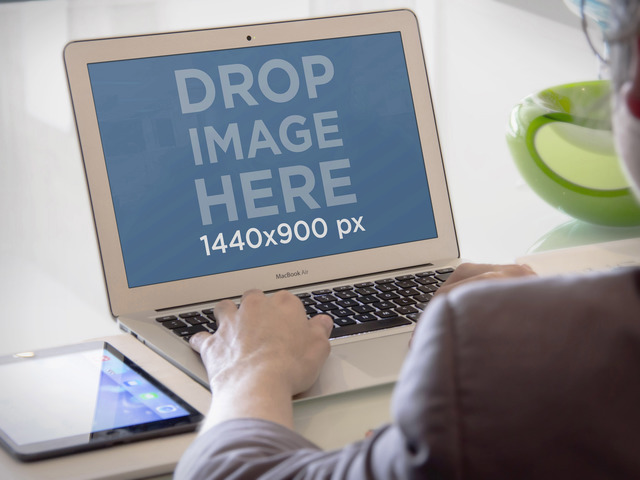 Crea screenshot istantanei! Immagine della fase Placeit di MacBook Air Professional