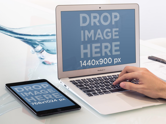 Perfetto per la tua app! Immagine scenica di Placeit per mockup di MacBook e iPad