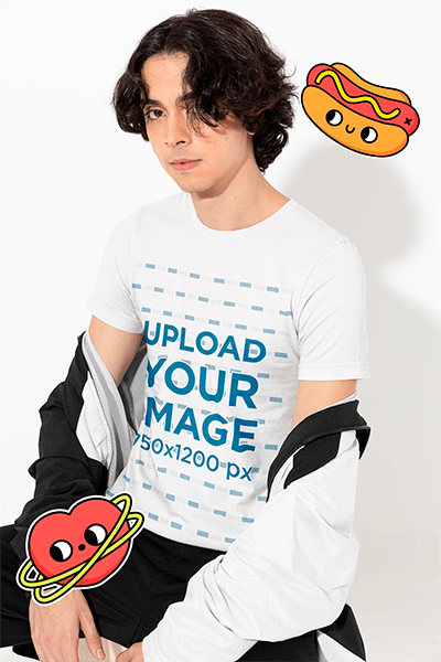 Machetă a unui tânăr care își arată tricoul de sub haină