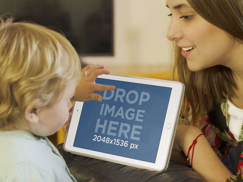 makieta iPada z dzieckiem