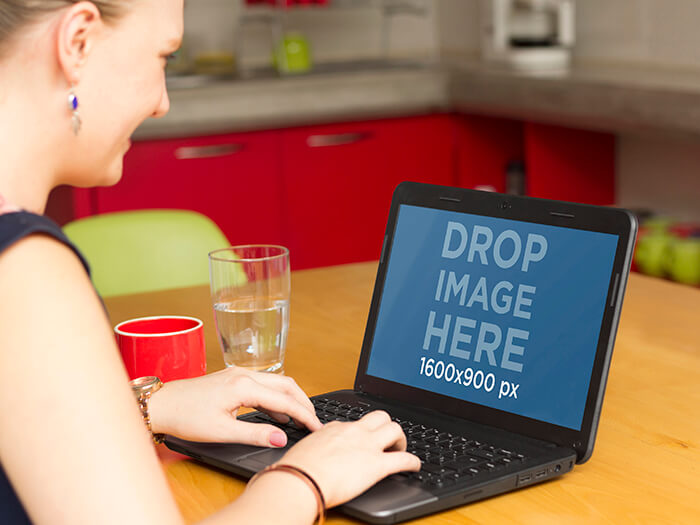 แล็ปท็อป Mockup 15