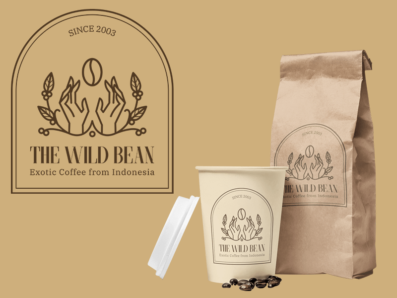 Logotipo da marca de café em uma xícara de café e saco de café