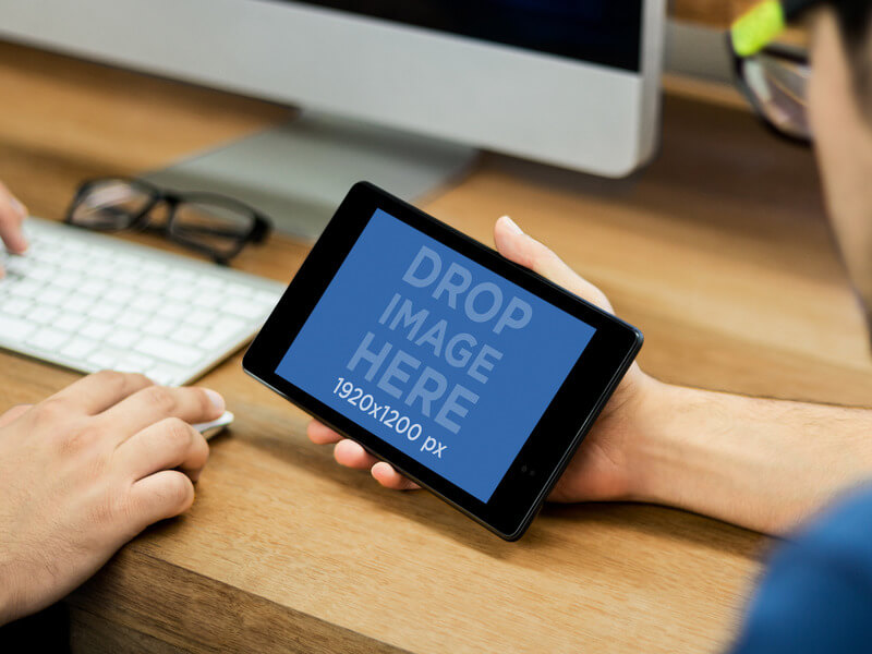 Nexus 7 sur un modèle de maquette en milieu de travail