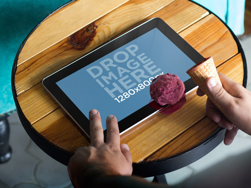 Modèle de maquette Samsung Galaxy au salon de crème glacée