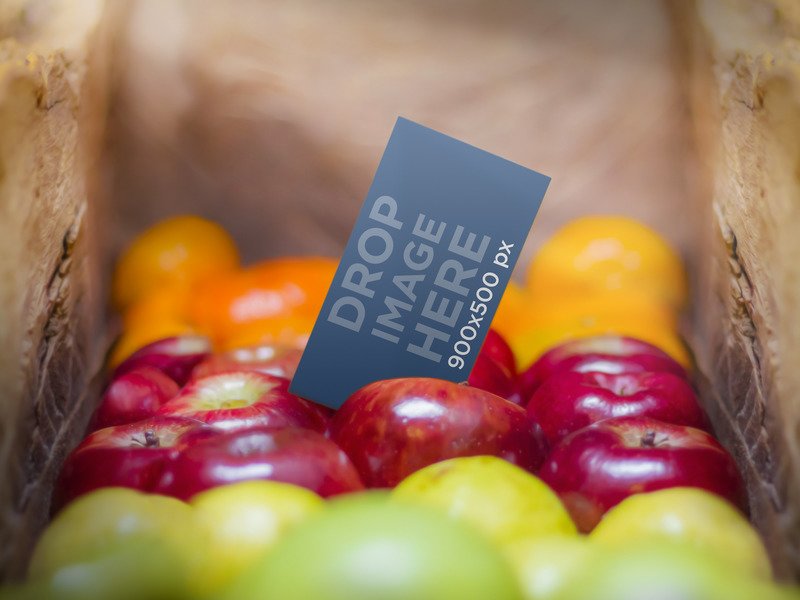 DRUCKEN SIE MOCKUP, VISITENKARTENSET IN EINEM TROG MIT ÄPFELN PRINT MOCKUP, BUSINESS CARD SET IN A TROUGH OF APPLES