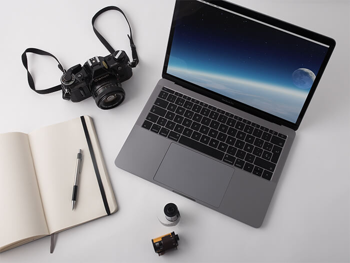 Macbook Silver Mockup Fotografie copie