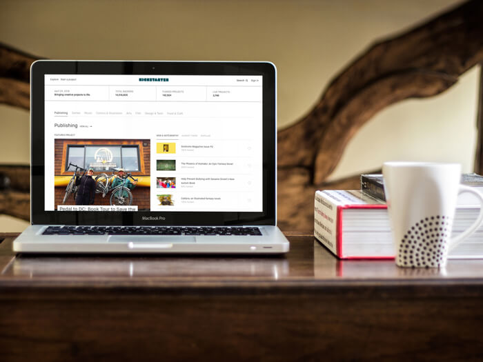 Macbook Mockup după carte