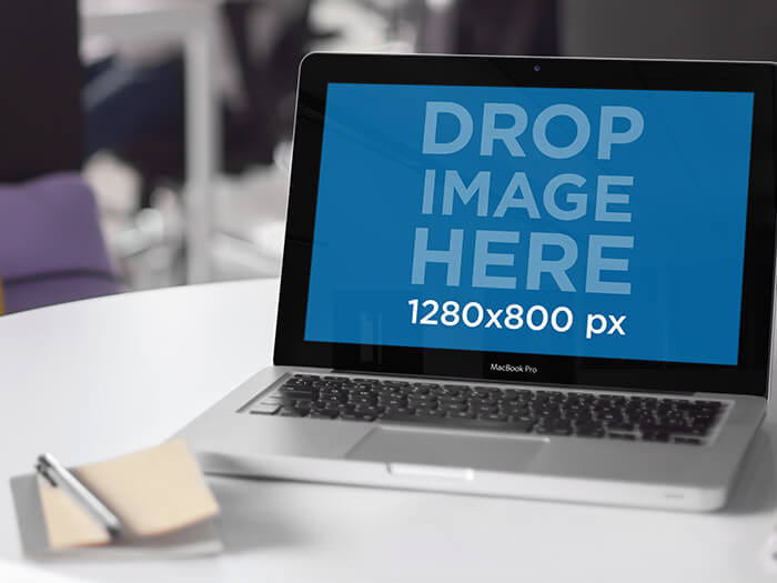 Șablon de machetă Macbook și un caiet