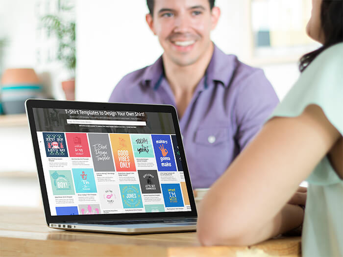 Macbook Mockup Copie conversație