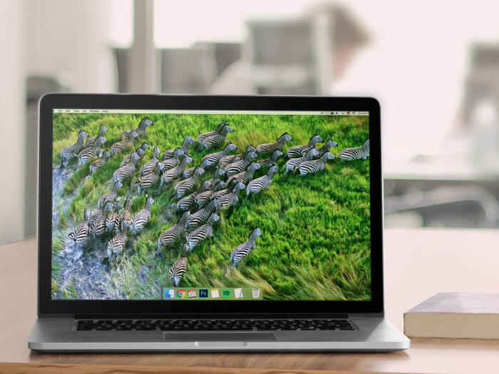Macbook Pro Mockup Birou de birou de 15 inchi