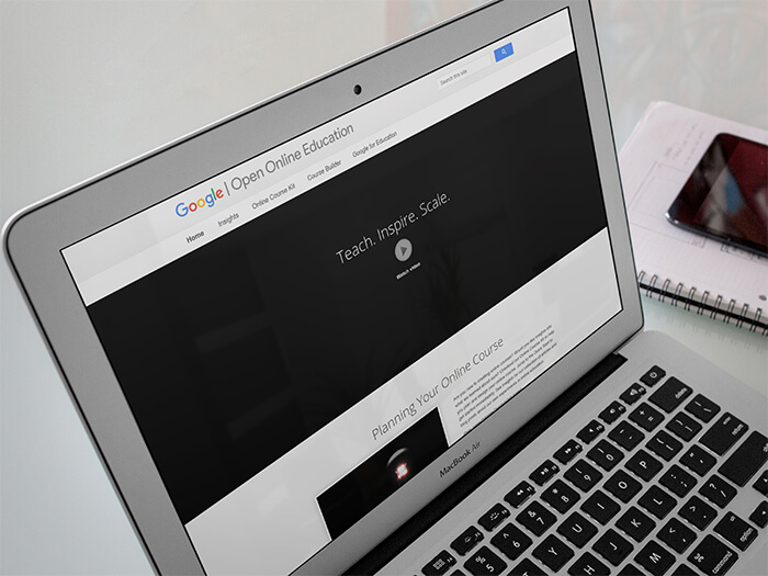 Macbook Mockup Copie mărită