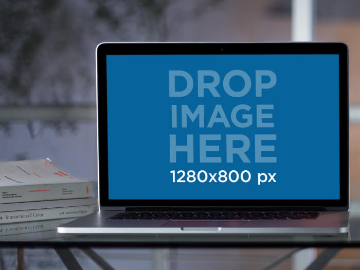 Macbook Pro 15 inch Mockup Birou Sticla