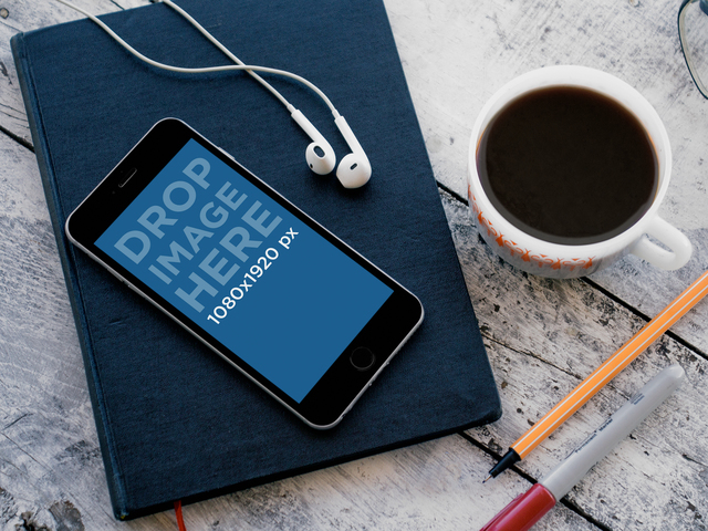 Modello di mockup del prodotto, iPhone 6 su un'immagine di fase Book Placeit