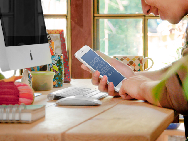 製品のモックアップ、動作中の iPhone 6 Placeit Stage Image