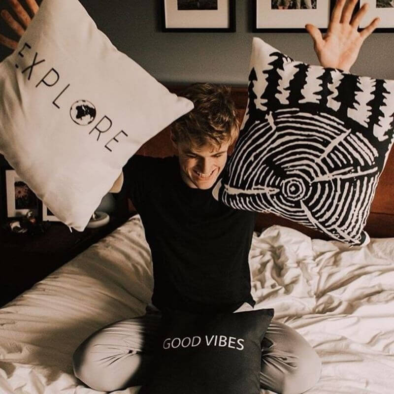 Gambar Diambil Dari Akun Resmi Twitter Redbubble 1