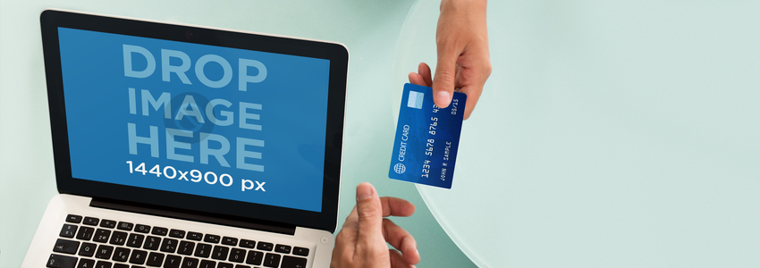 Maquette pour ordinateur portable d'une transaction de vente avec une image de scène Macbook Pro Placeit