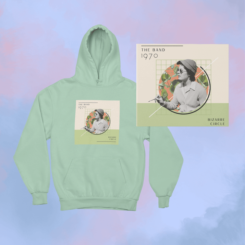 Merch Bundle Mockup mit einem Hoodie und einem Digipak