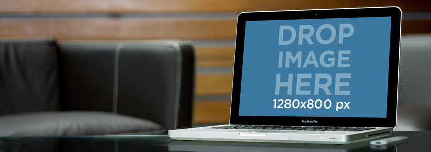 Mockup del dispositivo MacBook Pro in ambiente aziendale