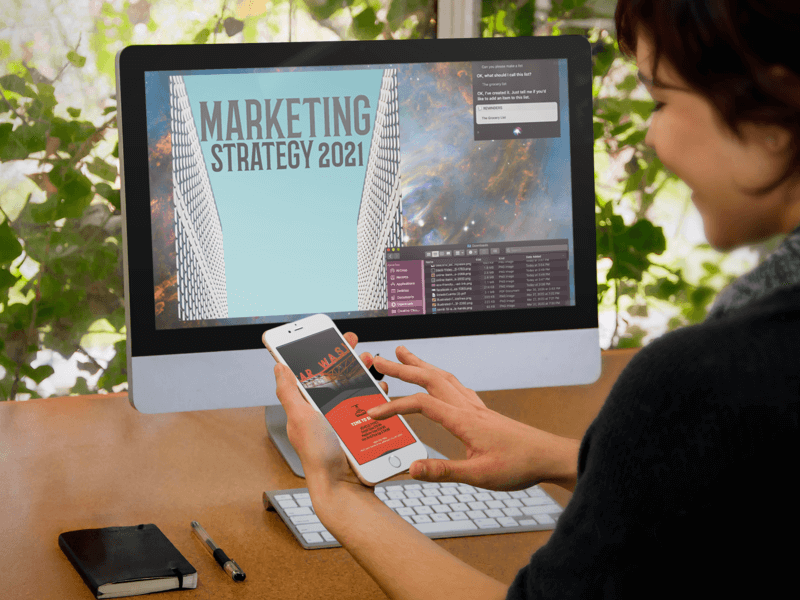 Gadis Menggunakan Iphone 6 Dan Imac Di Office Mockup