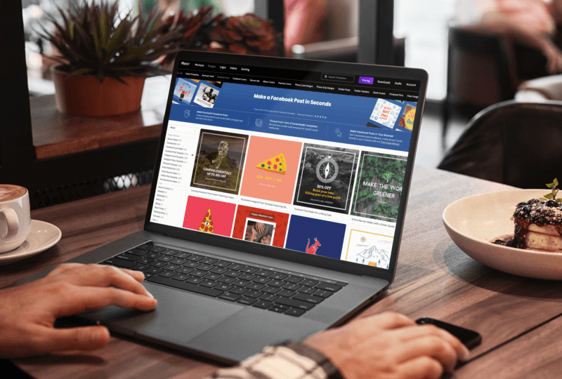 Macbook Pro Mockup Menampilkan Kopi Dan Makanan Penutup Lezat