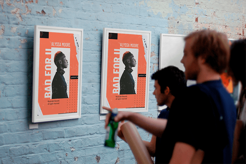 Machetă a diferitelor rame de poster afișate la o galerie