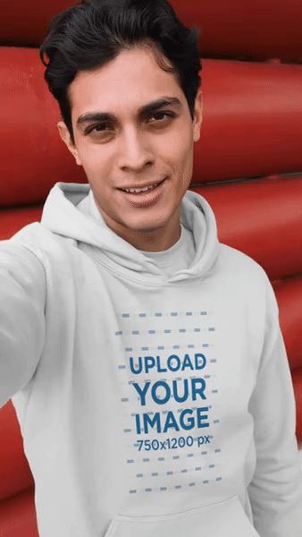 فيديو سيلفي لرجل يرتدي كنزة صوفية