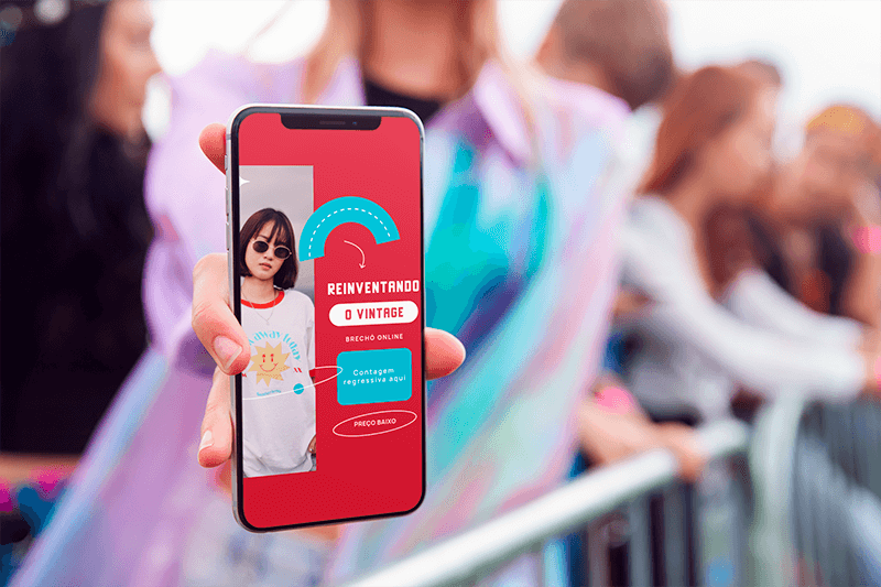 Makieta przedstawiająca kobietę trzymającą iPhone’a 11 Pro na koncercie