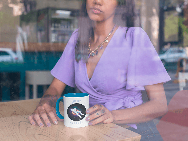 Le tazze sono regali perfetti durante le festività natalizie