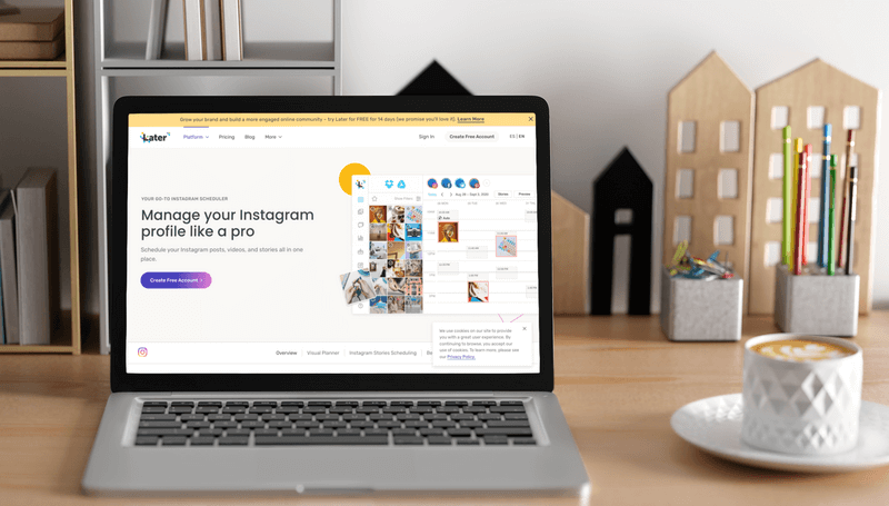 Makieta Macbooka wyświetlająca narzędzie do planowania na Instagramie