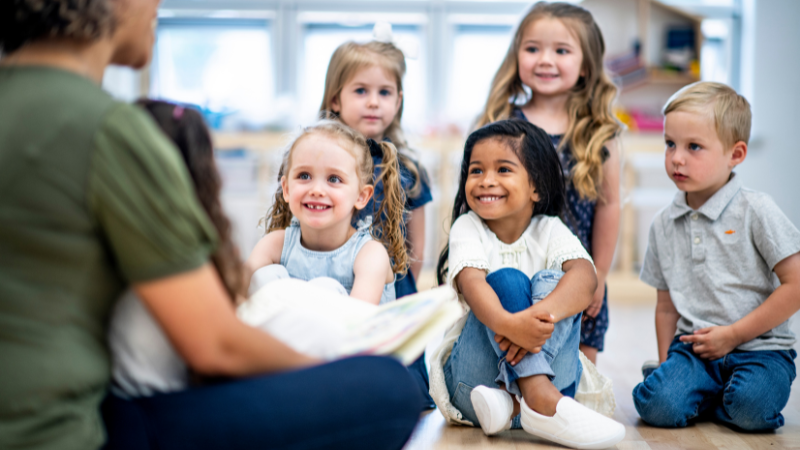 قراءة الكتب في مركز الرعاية النهارية