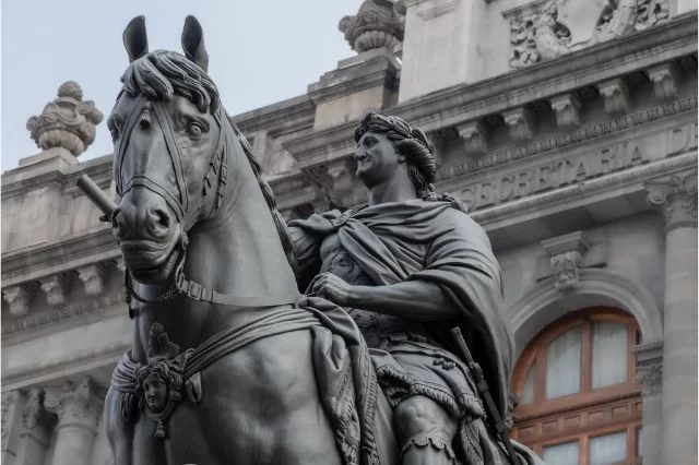 เยี่ยมชมพิพิธภัณฑ์หรือหอศิลป์ใกล้เคียง