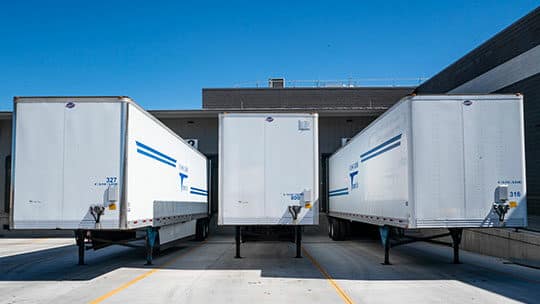 شاحنات-مركبات-سيارات-بضائع-توصيل-شحن-صناعة-شحنة-نقل